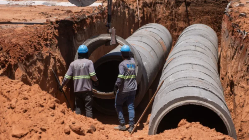 LEM recebe canal de drenagem próximo à Praça dos Três Poderes